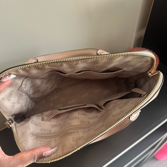 Beautiful Blush color Michael Kors handle bag 💖 - Picture 6 of 7